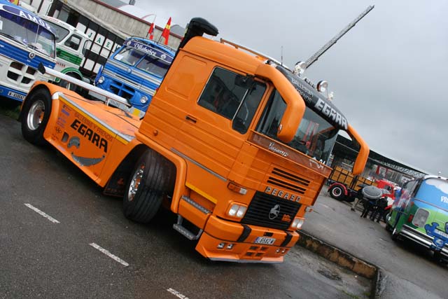 También es posible tunear un clásico Pegaso como este Tecno de gran personalidad.
